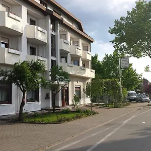 https://hotel-am-exerzierplatz.frankfurtammainhotels.com